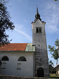 Višinsko barvanje fasade in zvonika cerkve v Čirčah