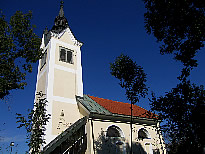Višinsko barvanje fasade in zvonika cerkve v Čirčah