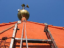 Višinska Sanacija in barvanje betonske strehe zvonika ter fasade